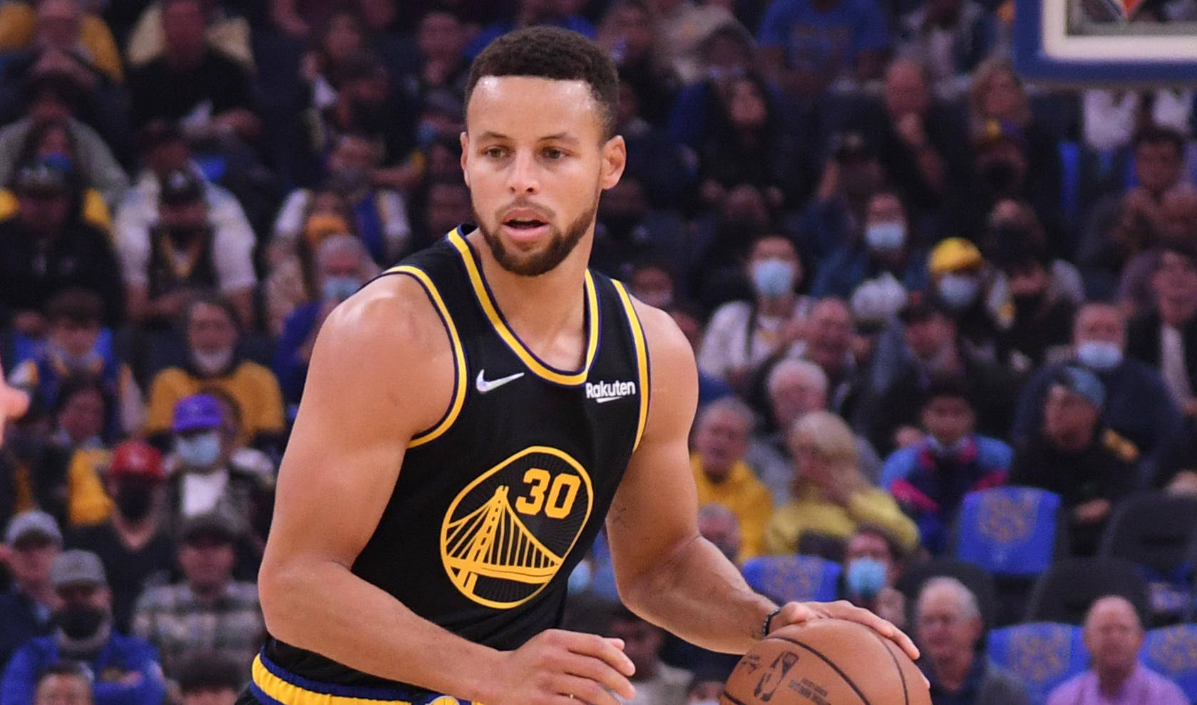 关于猛龙主场轻取黄蜂，席亚卡姆梦幻表现的信息