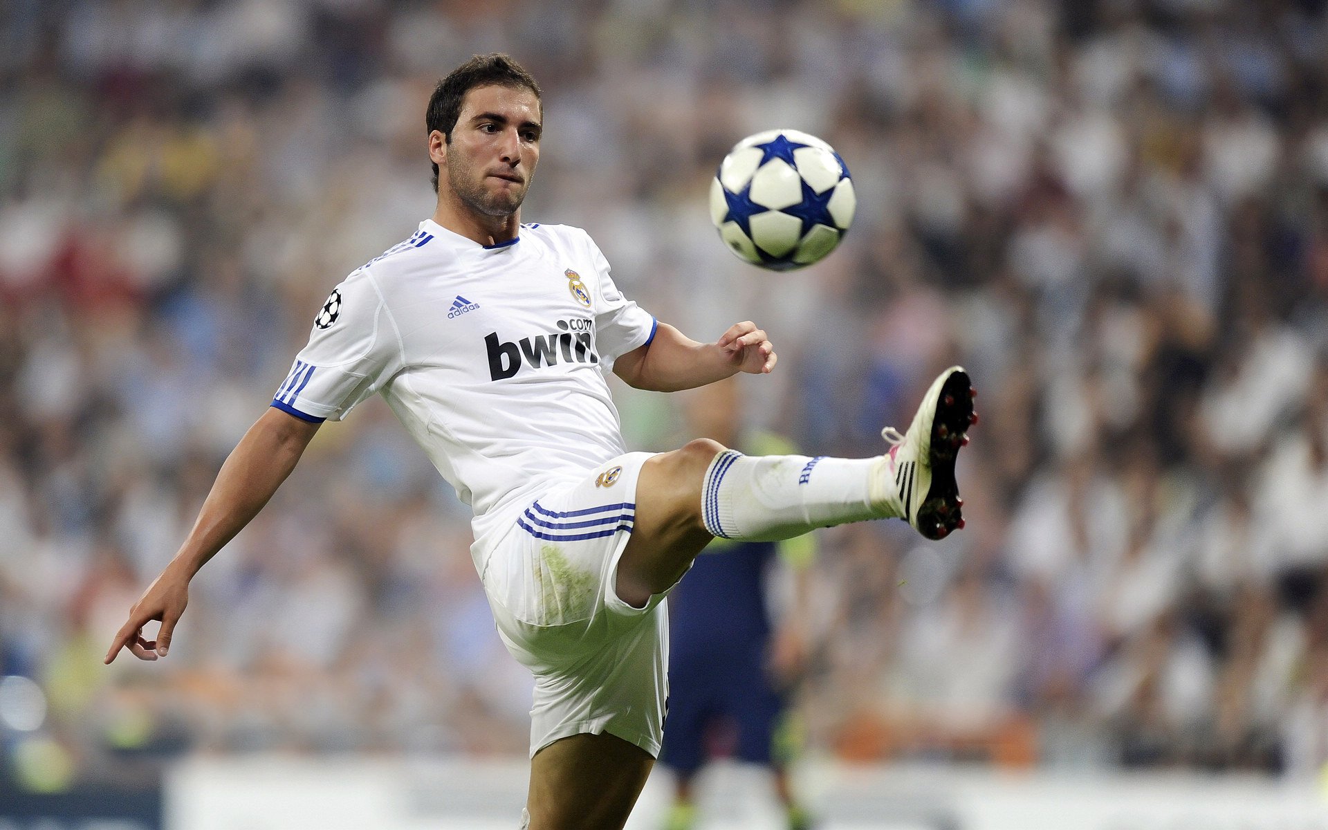 卢卡库教科书级表现闪耀欧洲杯,巴黎封锁葡萄牙引发战术反思