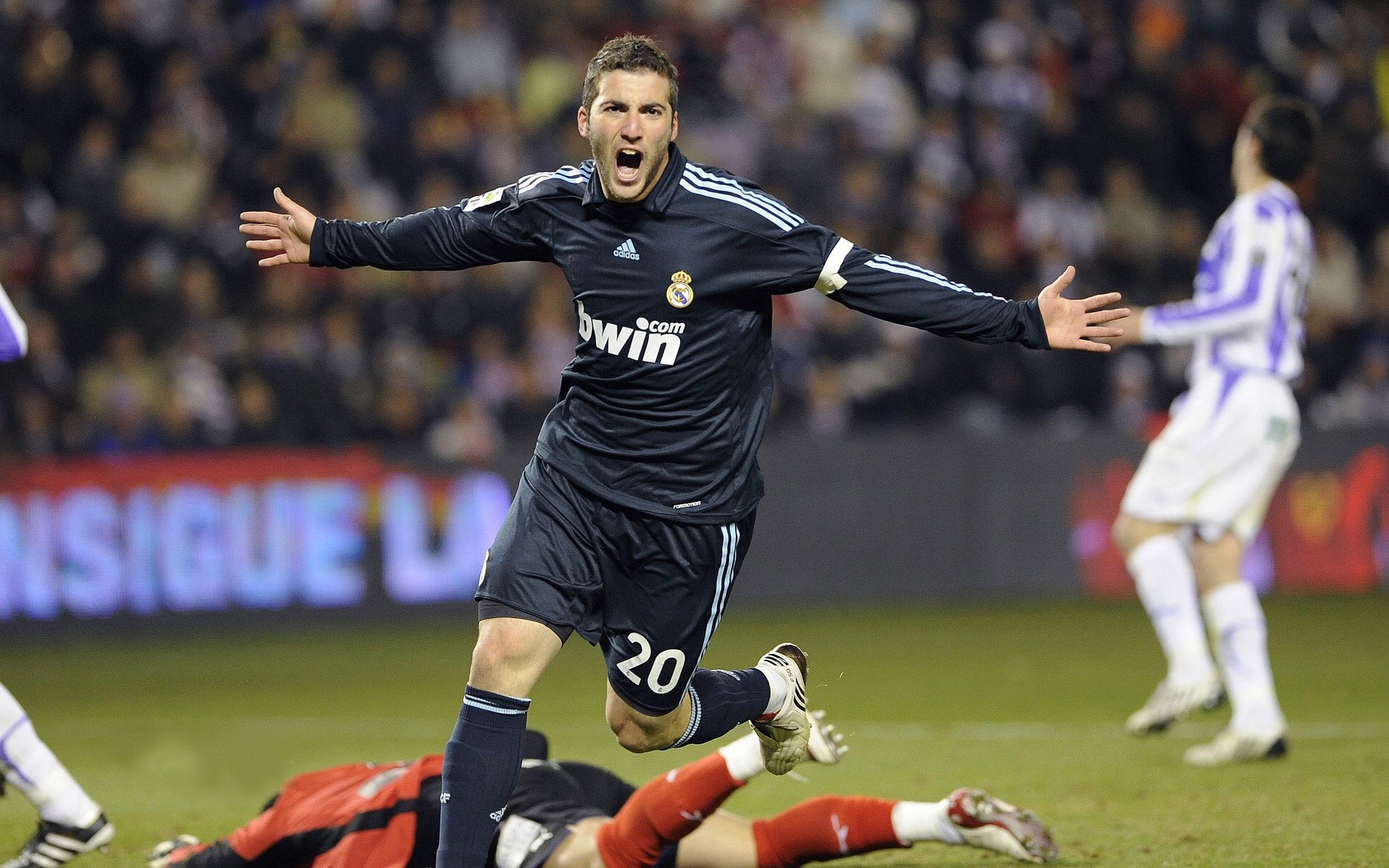 从奥纳纳爆发到委内瑞拉打穿勒沃库森，足球世界的偶然与必然