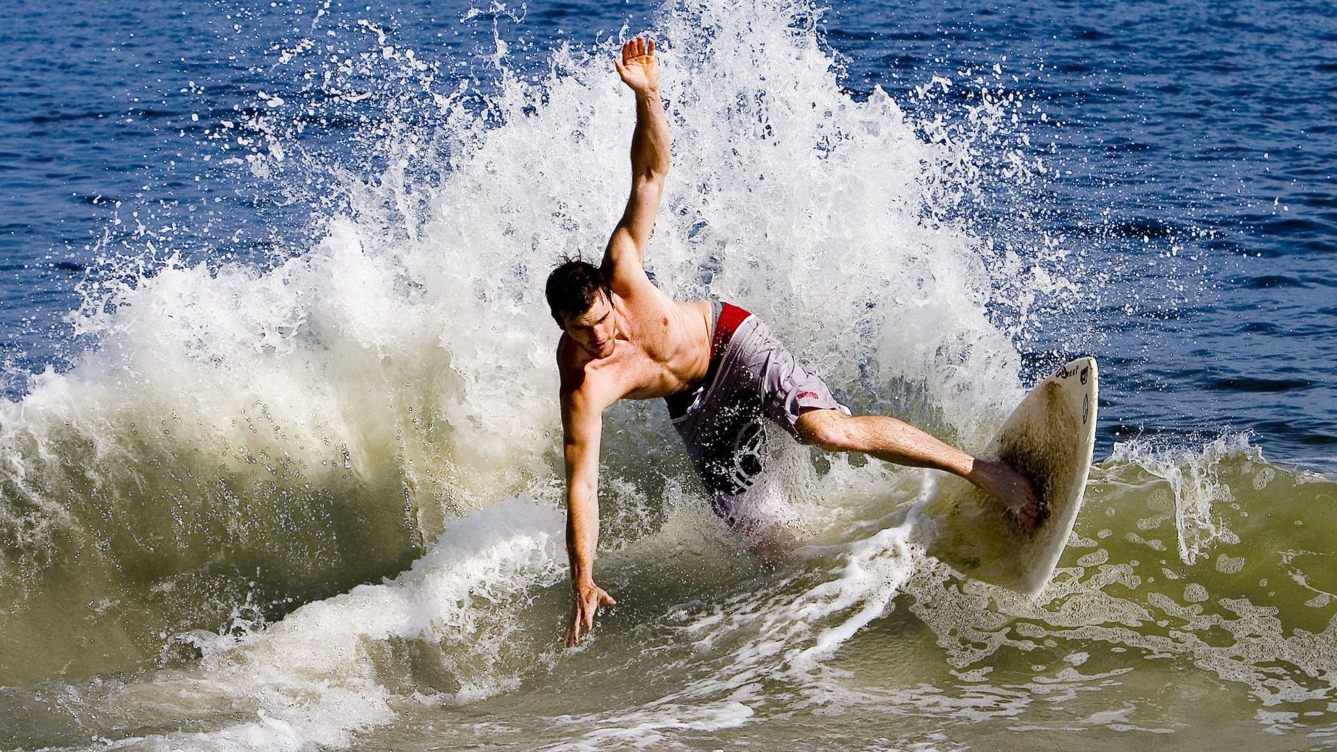 世界排名争夺战焦点战，喀麦隆连续得分压制瑞士，非洲雄狮怒吼卡塔尔